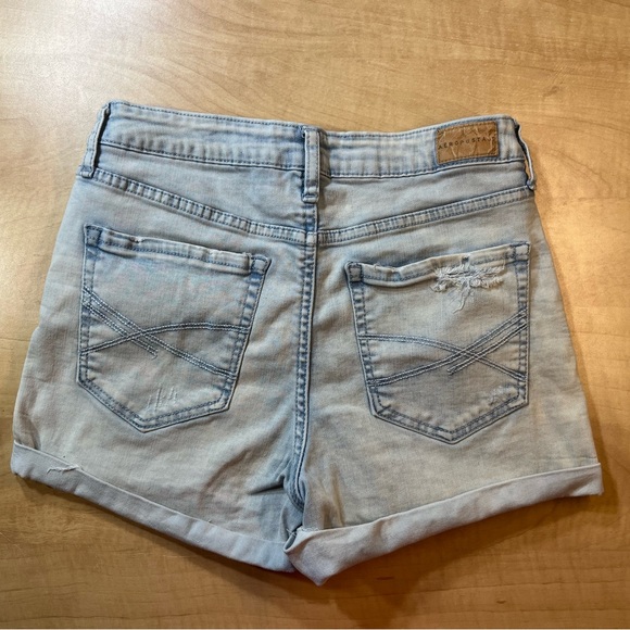 Aeropostale Distressed High Waisted Midi Stretch
Denim Shorts Size 4 - Picture 5 of 7